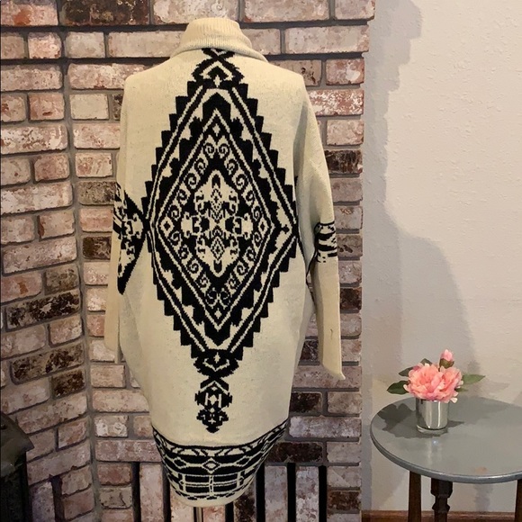 BCBG Upside down reversible sweater - Picture 3 of 5